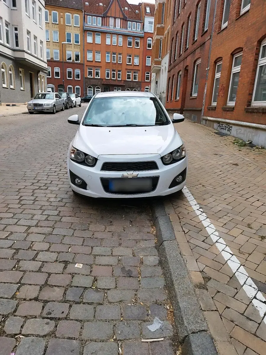Gebraucht Chevrolet Aveo 115 PS (84 kW) 2011 Weiß Kleinwagen