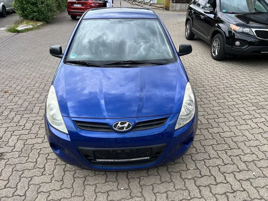 Gebraucht Hyundai i20 Edition 77 PS (56 kW) 2011 Blau Kleinwagen