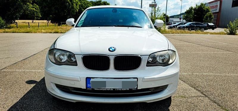 Weiß Gebraucht 2011 BMW 116 Sport Line Kleinwagen | 6.000 € (Guter Preis) - Bild 1/4