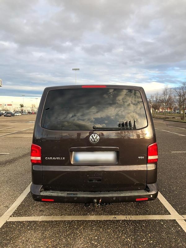 Używany VW T5 102 KM (75 kW) 2011 Purpurowy Van