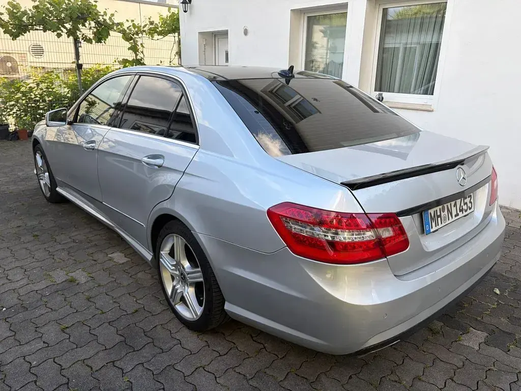 Gebraucht Mercedes E500 Avantgarde 387 PS (284 kW) 2010 Silber Limousine