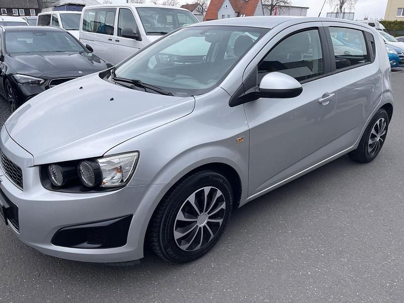 Gebraucht Chevrolet Aveo LT 101 PS (74 kW) 2013 Silber Kleinwagen