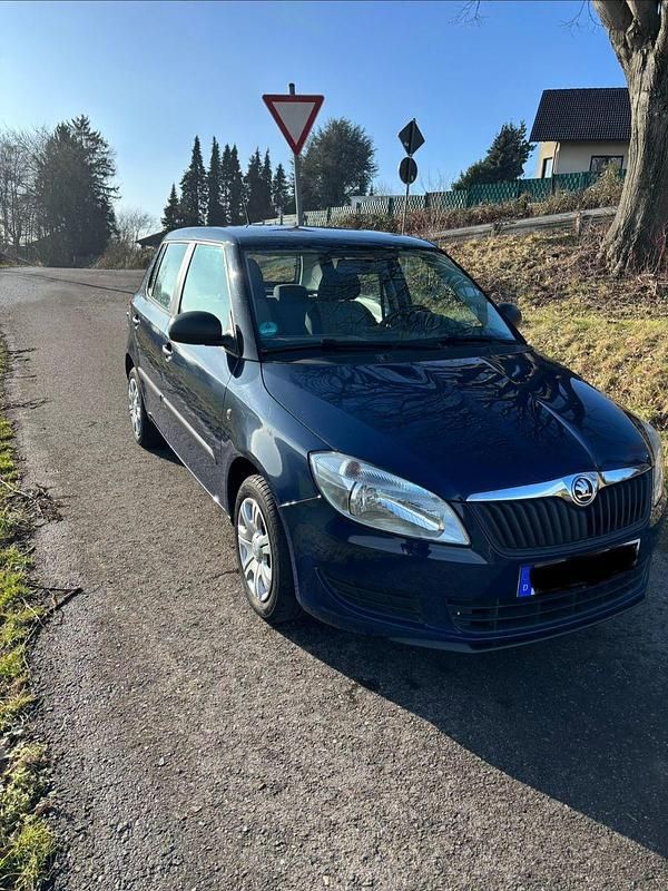 Gebraucht Skoda Fabia 60 PS (44 kW) 2013 Blau Kleinwagen