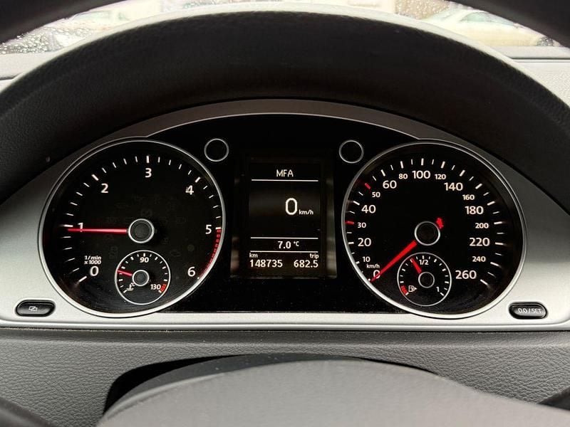 Gebraucht VW Passat Trendline 140 PS (102 kW) 2012 Blau Limousine