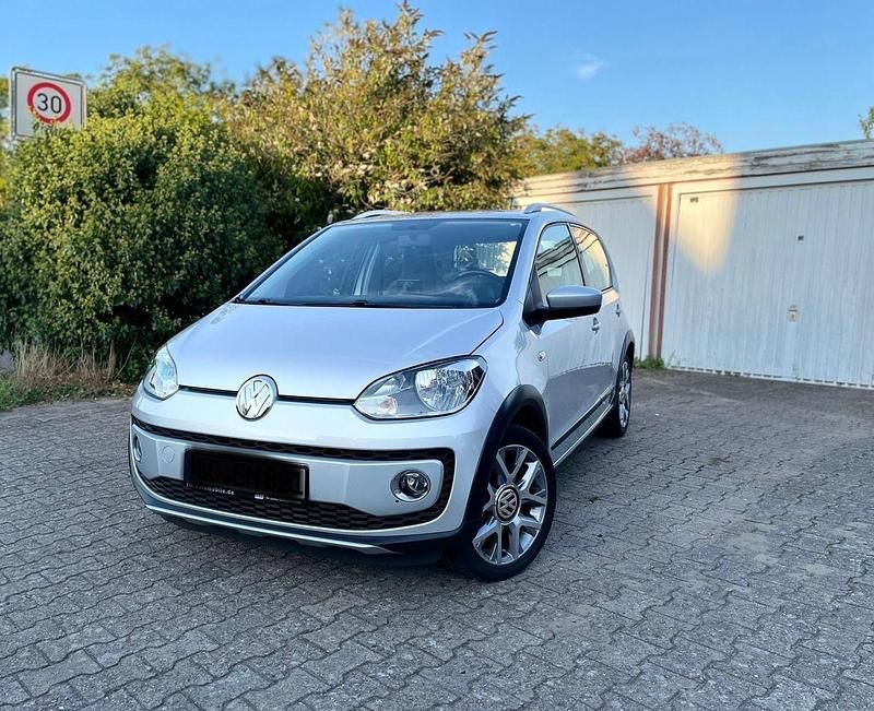 Silber Gebraucht 2013 VW cross up! Kleinwagen | 6.900 € (Teuer) - Bild 1/4