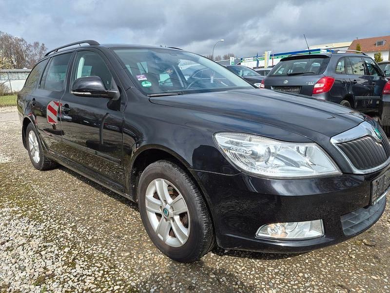 Gebraucht Skoda Octavia Ambiente 105 PS (77 kW) 2011 Schwarz Kombi