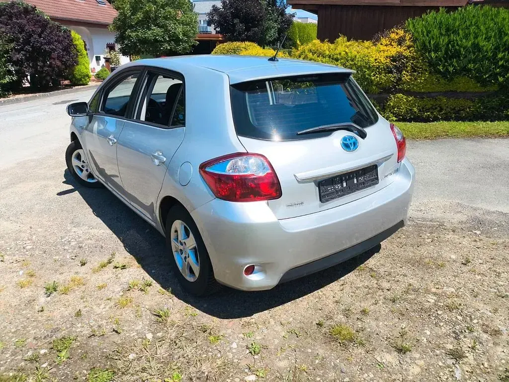 Gebraucht Toyota Auris Hybrid Life 136 PS (100 kW) 2012 Silber Limousine
