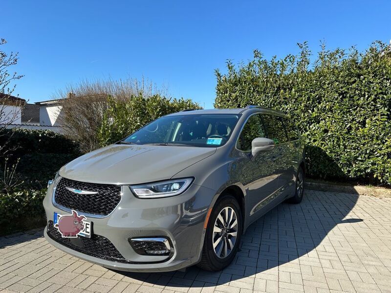 Grau Gebraucht 2021 Chrysler Pacifica SUV | 35.500 € (Etwas zu teuer) - Bild 1/4