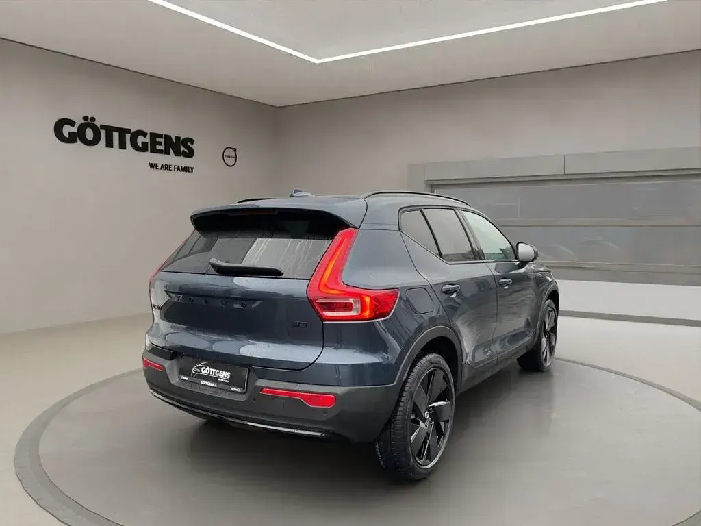 Nowe Volvo XC40 Plus 163 KM (119 kW) 2026 Niebieski SUV