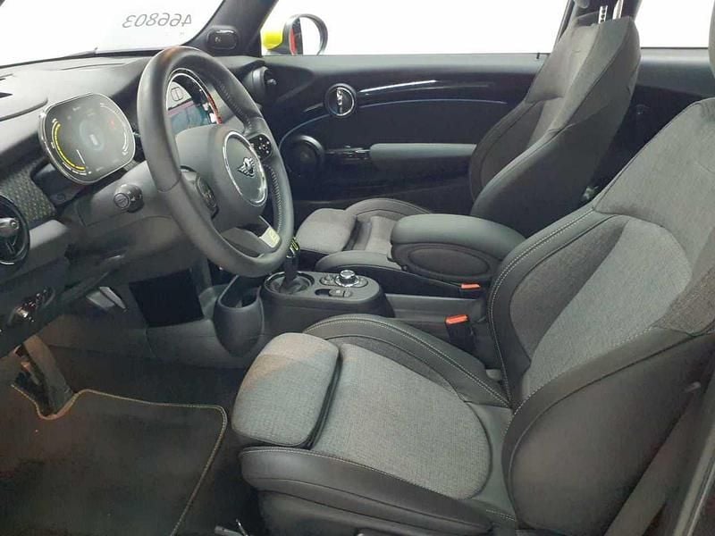 Gebraucht Mini Cooper SE 135 kW (184 PS) 2023 Midnight black ii Kleinwagen