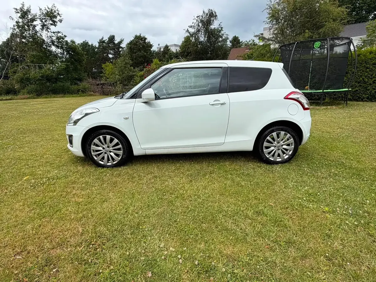 Gebraucht Suzuki Swift 94 PS (69 kW) 2015 Weiß Kleinwagen