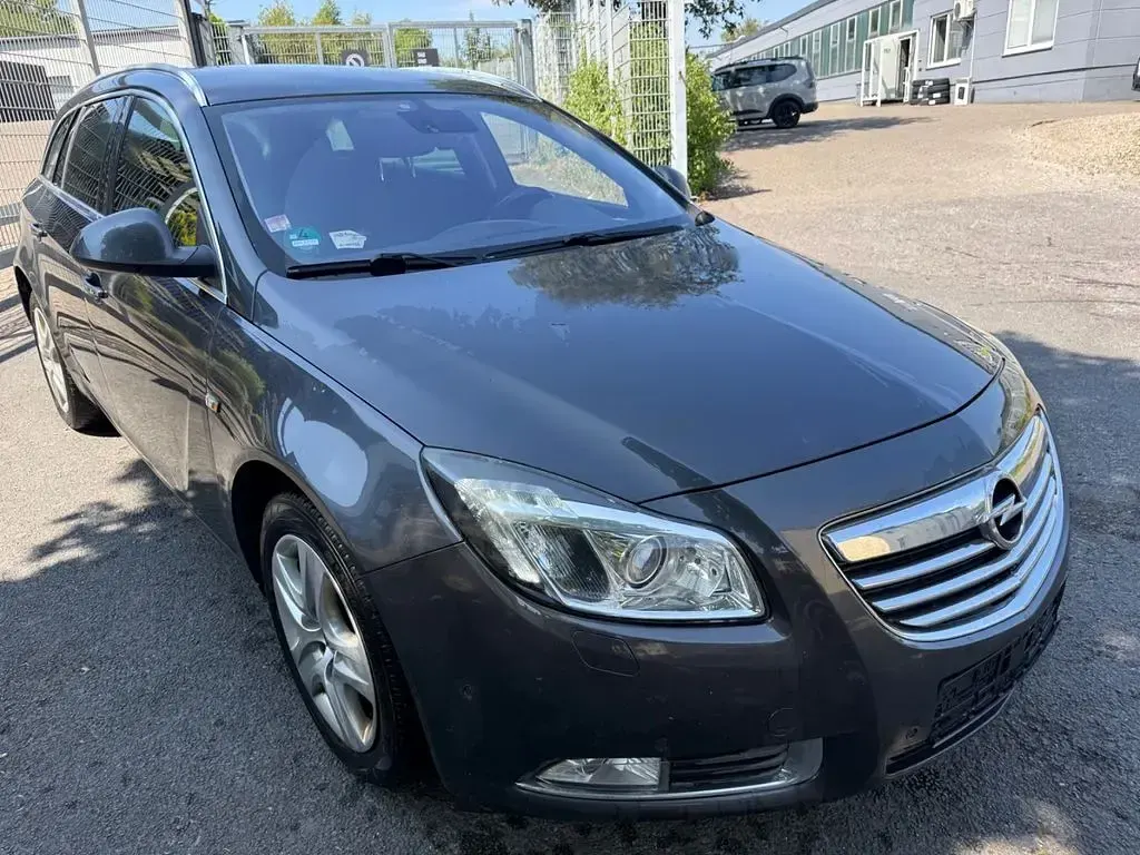 Gebraucht Opel Insignia Innovation 160 PS (117 kW) 2011 Grau Kombi