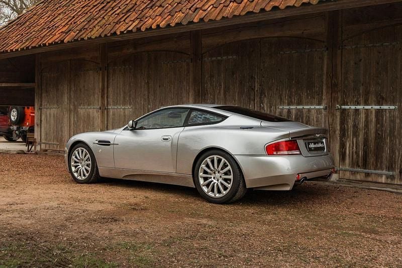 Używany Aston Martin Vanquish 466 KM (342 kW) 2003 Srebrny Coupe