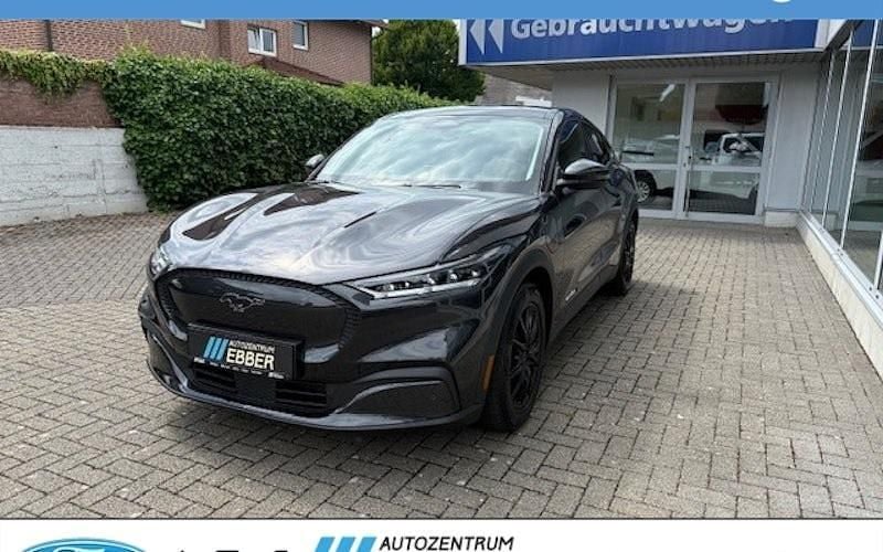 Grau Gebraucht 2024 Ford Mustang Mach-E Extended Range SUV | 38.478 € (Superpreis) - Bild 1/4