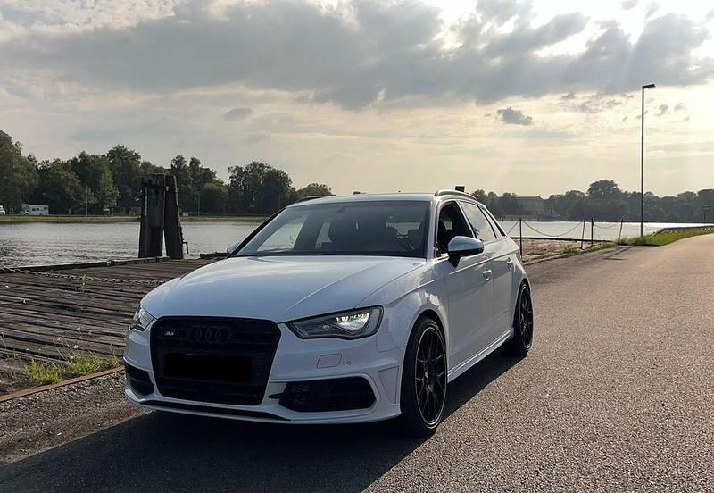 Weiß Gebraucht 2014 Audi S3 Ambiente Limousine | 18.299 € (Fairer Preis) - Bild 1/4