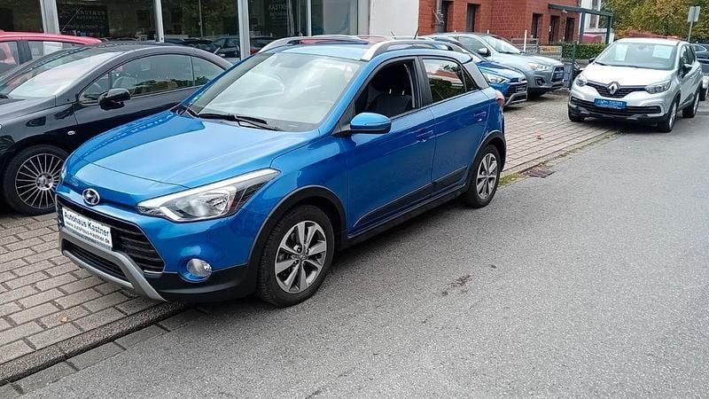 Blau Gebraucht 2019 Hyundai i20 Active Limousine | 11.999 € (Fairer Preis) - Bild 1/4