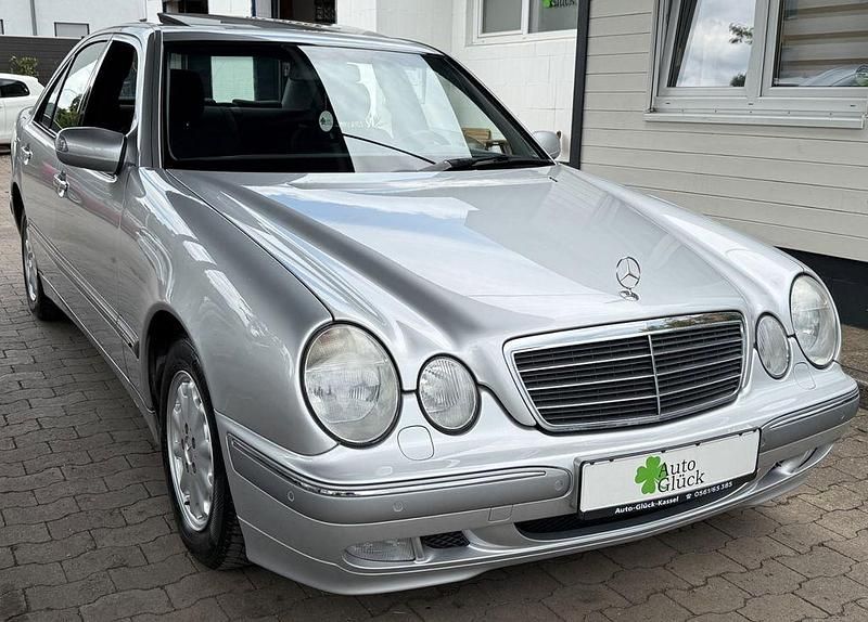 Silber Gebraucht 1999 Mercedes E200 Elegance Limousine | 8.990 € - Bild 1/4