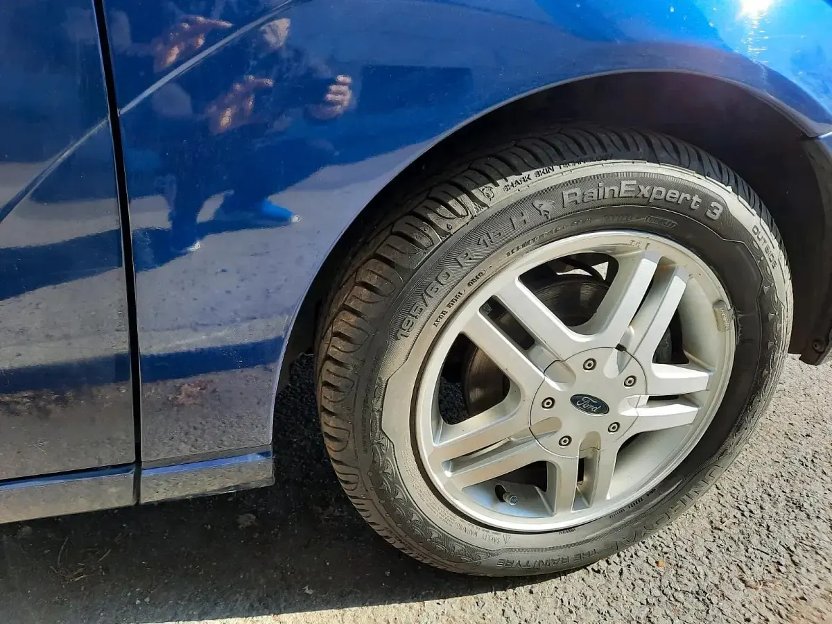 Gebraucht Ford Focus 101 PS (74 kW) 2002 Blau Limousine