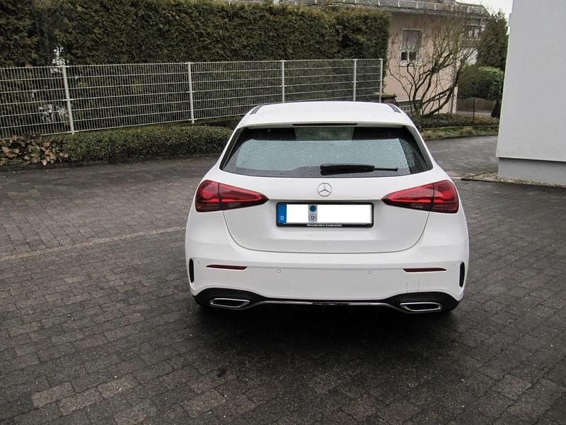 Gebraucht Mercedes A200 AMG line 163 PS (119 kW) 2023 Weiß Limousine