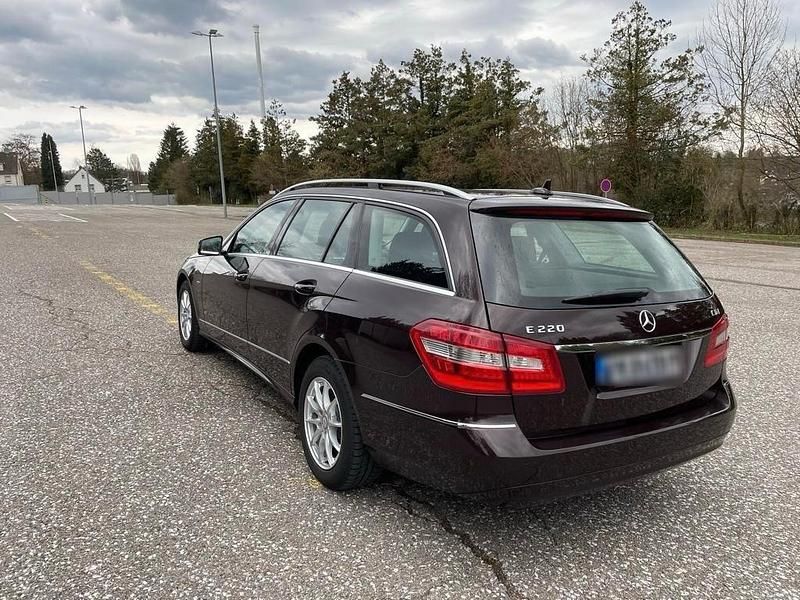 Gebraucht Mercedes E220 170 PS (125 kW) 2011 Braun Kombi