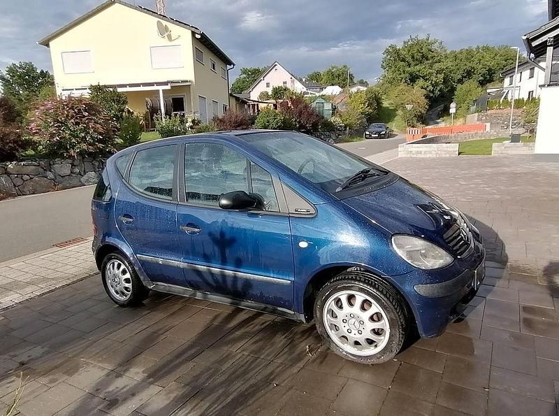 Blau Gebraucht 2003 Mercedes A160 Classic Limousine | 850 € (Superpreis) - Bild 1/4