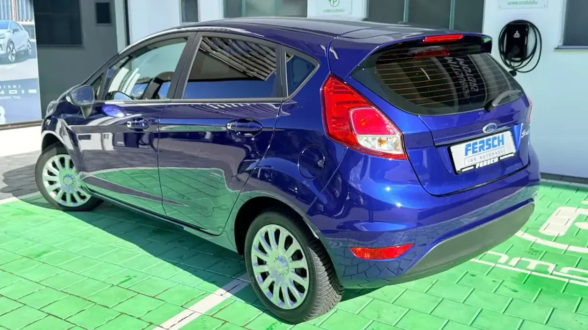 Gebraucht Ford Fiesta Trend 82 PS (60 kW) 2016 Indicblau Kleinwagen