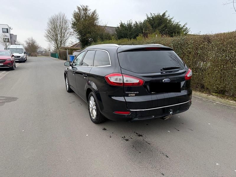 Gebraucht Ford Mondeo Business Edition 140 PS (102 kW) 2014 Schwarz Kombi