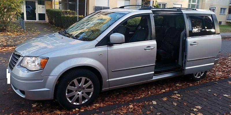 Silber Gebraucht 2012 Chrysler Grand Voyager Van / Kleinbus | 6.999 € (Superpreis) - Bild 1/4