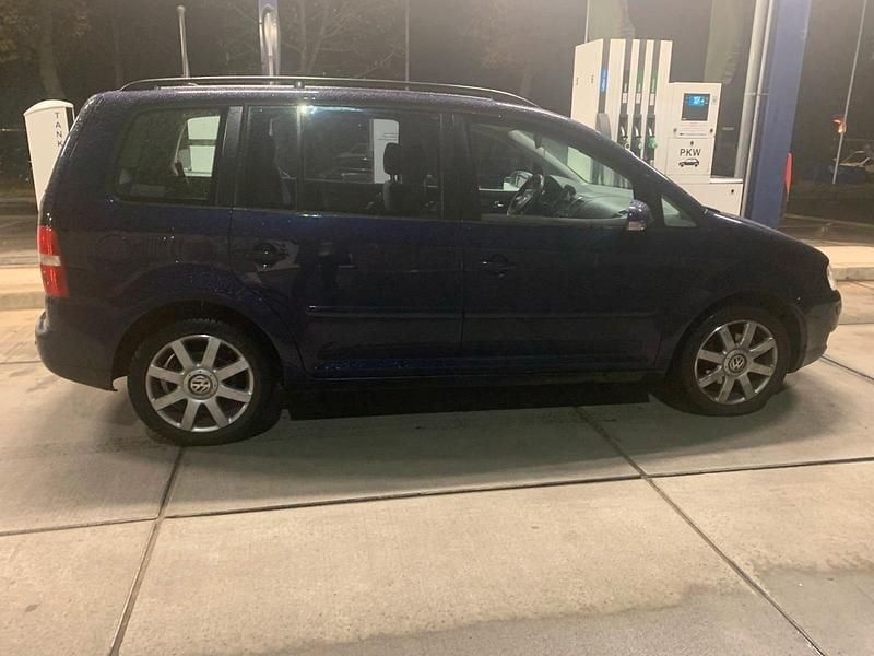 Blau Gebraucht 2003 VW Touran Van / Kleinbus | 700 € (Superpreis) - Bild 1/4