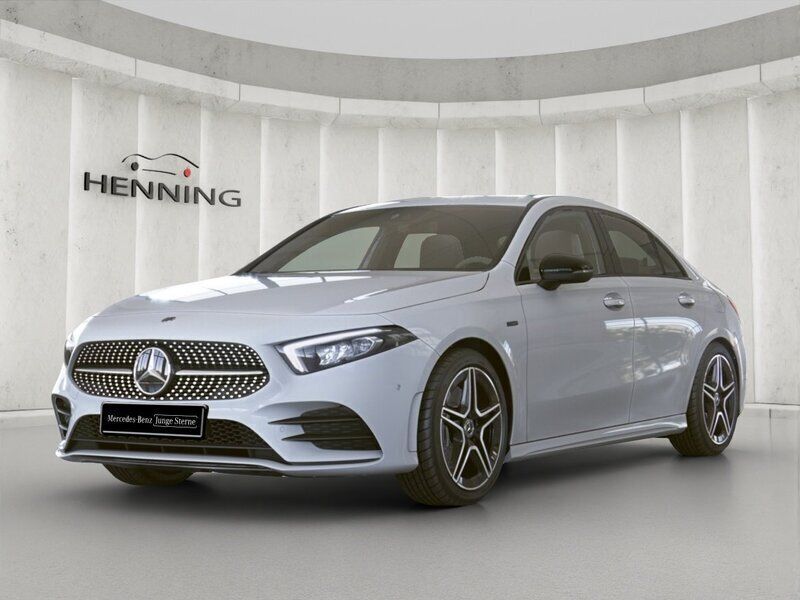 Weiß Gebraucht 2020 Mercedes A250 Business Kleinwagen | 28.880 € (Teuer) - Bild 1/4