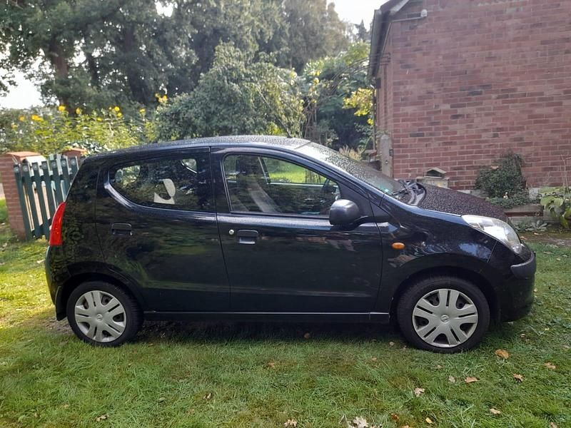 Schwarz Gebraucht 2011 Nissan Pixo Pure Kleinwagen | 3.300 € (Fairer Preis) - Bild 1/4