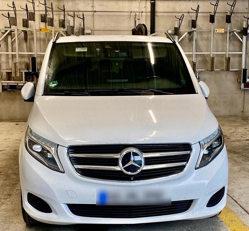Weiß Gebraucht 2015 Mercedes V250 Avantgarde Van / Kleinbus | 21.500 € (Superpreis) - Bild 1/4