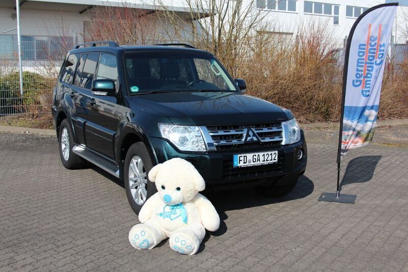 Malachitgrün (p) (metallic) Gebraucht 2013 Mitsubishi Pajero Instyle SUV | 26.999 € - Bild 1/4
