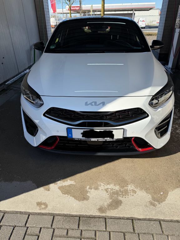 Weiß Gebraucht 2023 Kia ProCeed Kleinwagen | 30.850 € (Fairer Preis) - Bild 1/4