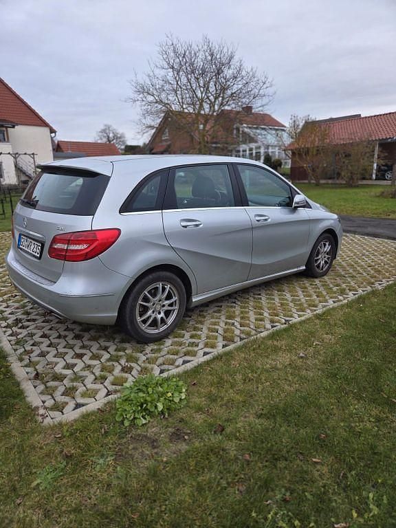 Gebraucht Mercedes B180 109 PS (80 kW) 2014 Silber Van / Kleinbus