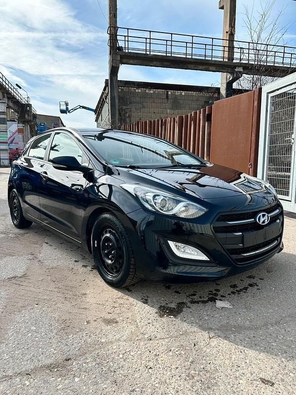 Gebraucht Hyundai i30 110 PS (80 kW) 2015 Schwarz Limousine