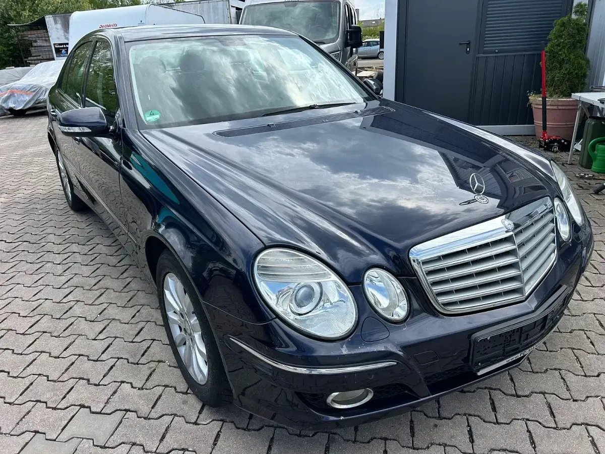 Gebraucht Mercedes E220 170 PS (125 kW) 2008 Blau Limousine