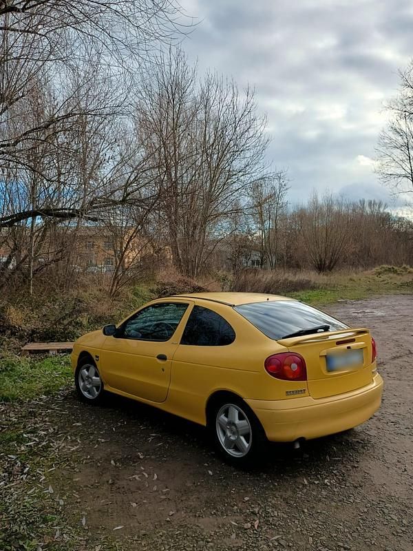 Gebraucht Renault Mégane Coupé 107 PS (78 kW) 1999 Gelb Coupé