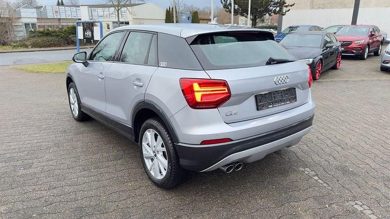 Gebraucht Audi Q2 Design 150 PS (110 kW) 2018 Silber SUV