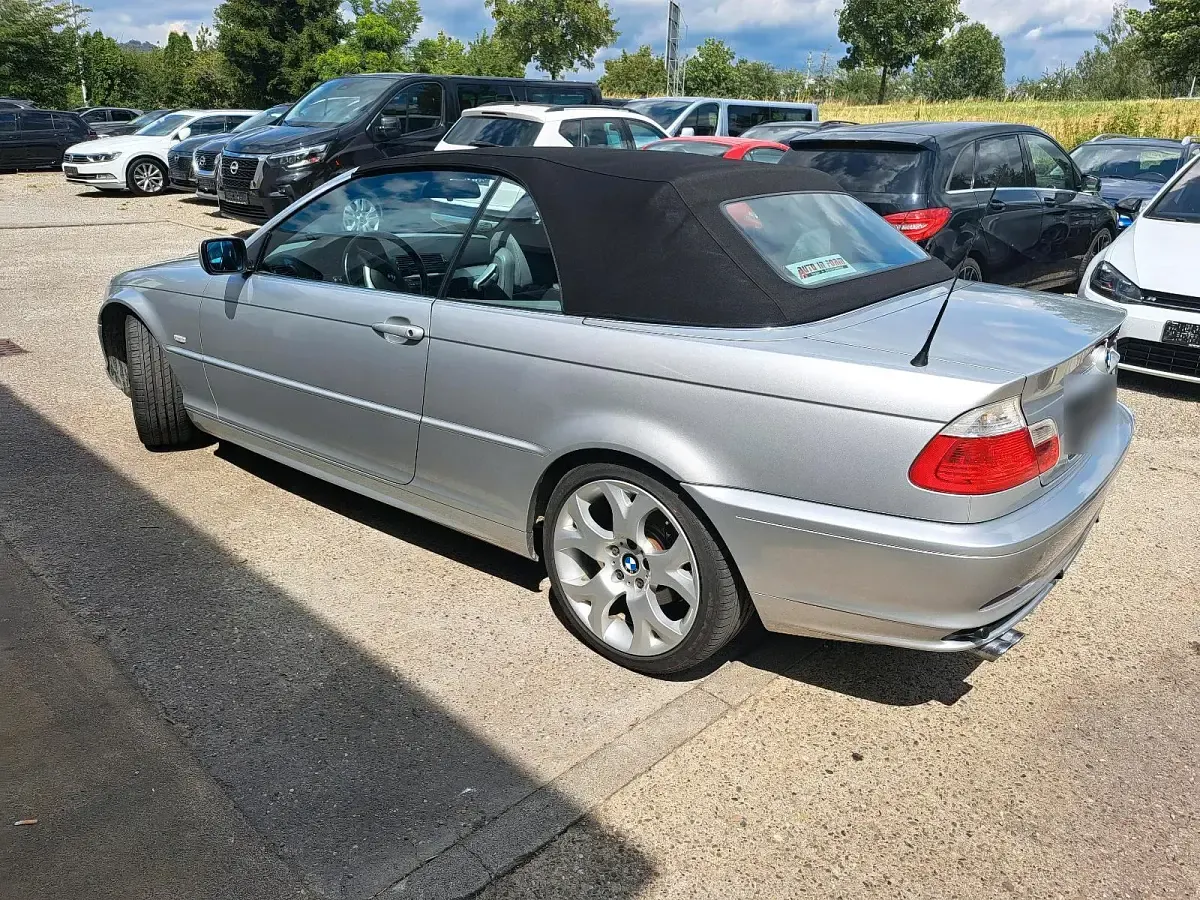 Gebraucht BMW 320 Cabriolet 170 PS (125 kW) 2002 Silber Cabrio