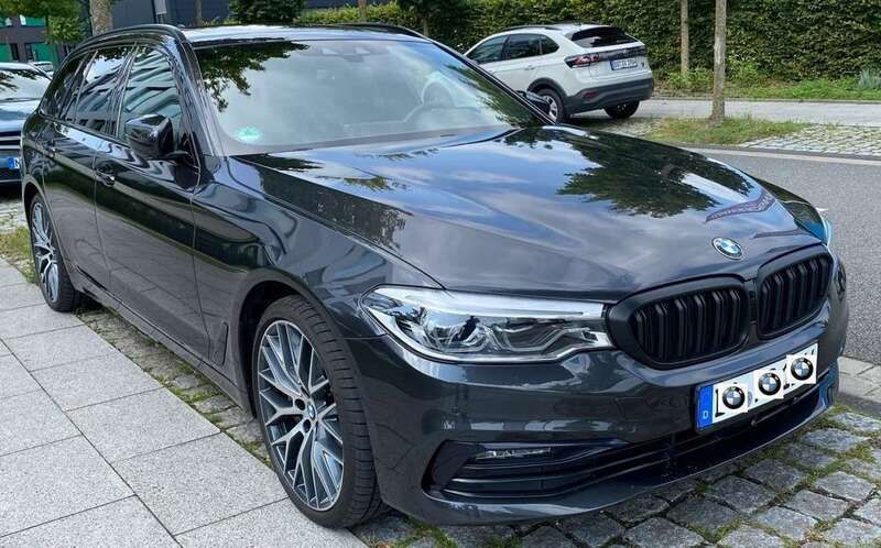 Grau Gebraucht 2019 BMW 540 Sport Line Kombi | 32.777 € (Superpreis) - Bild 1/4