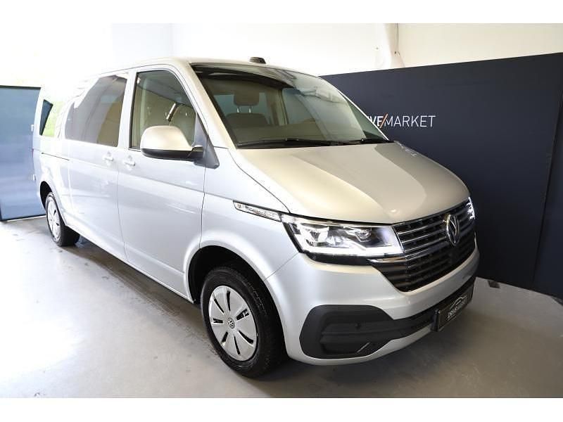 Gebraucht VW Caravelle Comfortline 150 PS (110 kW) 2024 Silber Van / Kleinbus