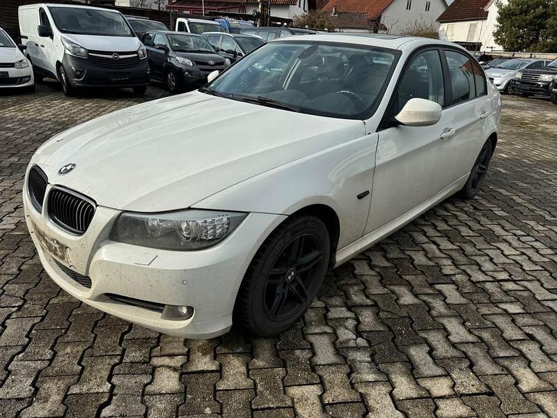 Weiß Gebraucht 2011 BMW 318 Exclusive Limousine | 3.950 € (Fairer Preis) - Bild 1/4
