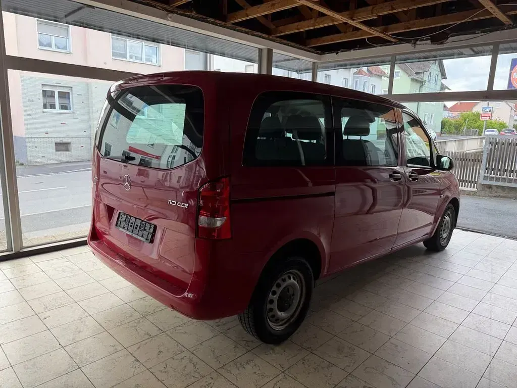 Gebraucht Mercedes Vito 102 PS (75 kW) 2020 Rot Van