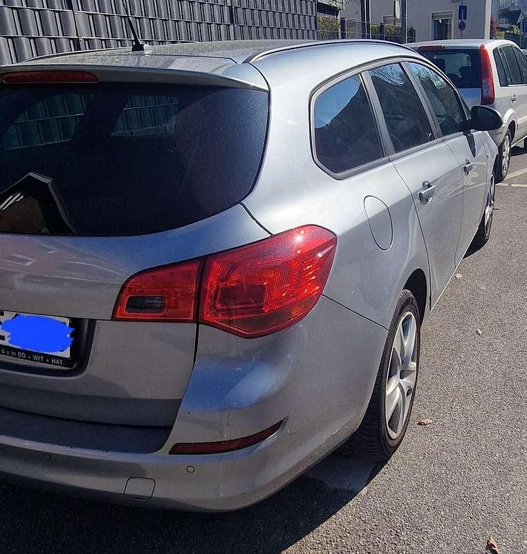 Gebraucht Opel Astra Design Edition 179 PS (131 kW) 2011 Silber Kombi