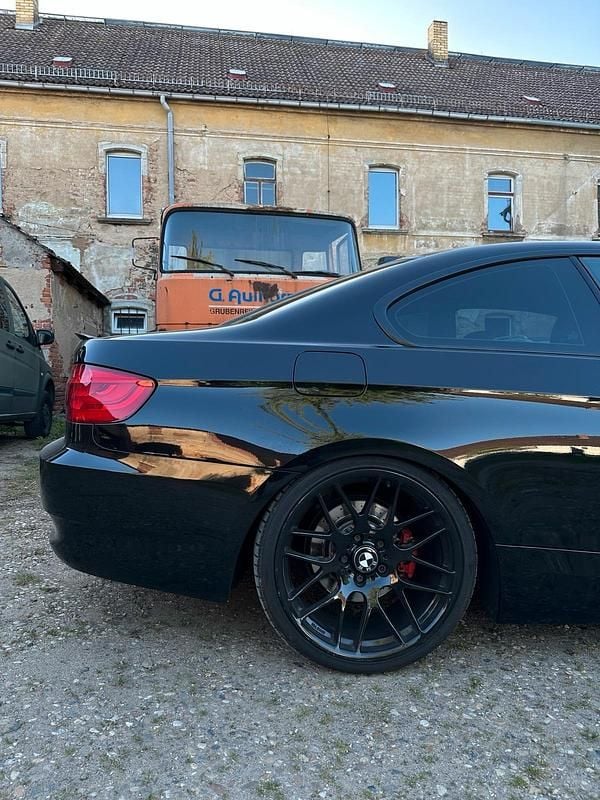 Second-hand BMW 325 Performance 218 CP (160 kW) 2006 Negru Coupe