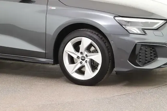 Gebraucht Audi A3 Sportback e-tron Design 204 PS (150 kW) 2021 Daytonagrau perleffekt Kleinwagen