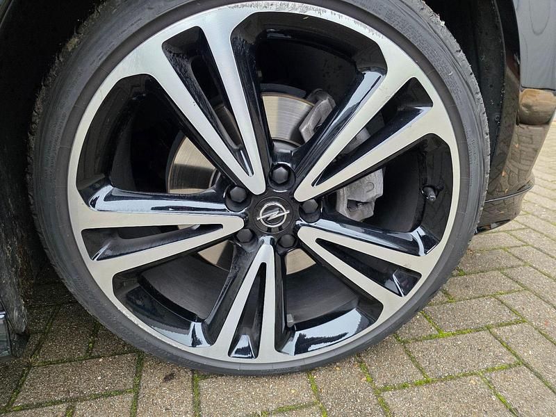 Schwarz metallic Gebraucht 2023 Opel Insignia Ultimate Kombi | 29.830 € (Teuer) - Bild 1/1