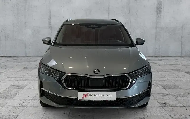 Neu Skoda Octavia 150 PS (110 kW) 2026 Silber Kombi