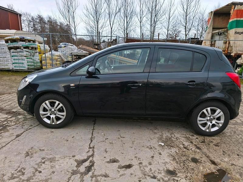 Second-hand Opel Corsa 101 CP (74 kW) 2013 Negru Hatchback